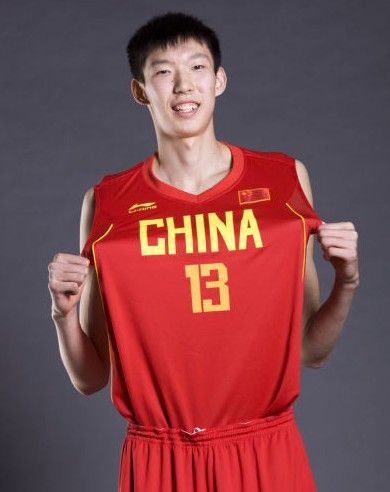 NBA球星周琦正式加盟辽宁本钢，实力大增！